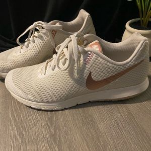 Nike flex sneaker
